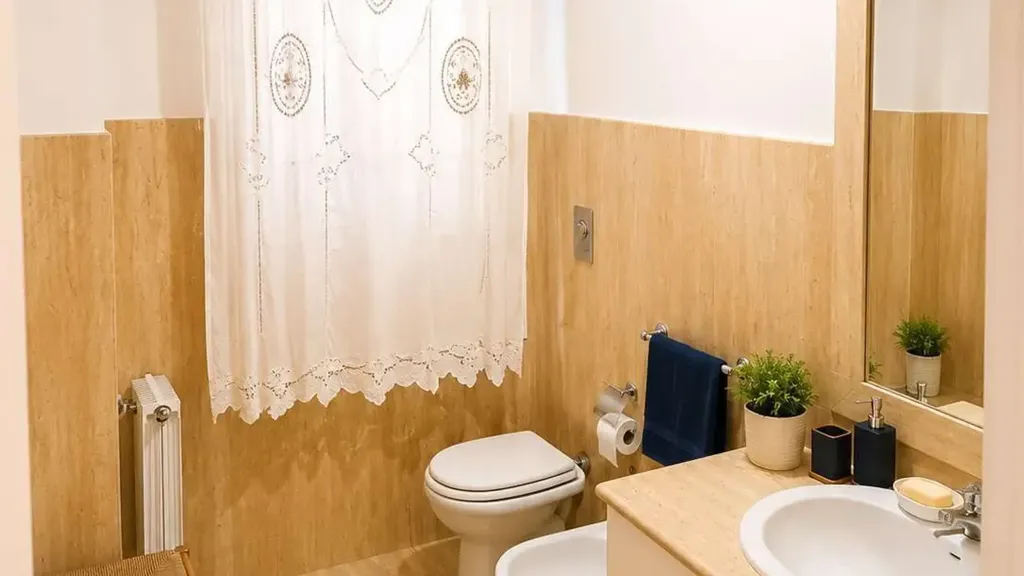 Bathrooms - 4-Bedroom Apartment with Balcony in Marsala