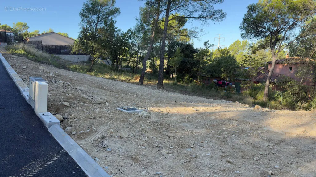 Aed - Buildable Plot with Garden in Rocbaron