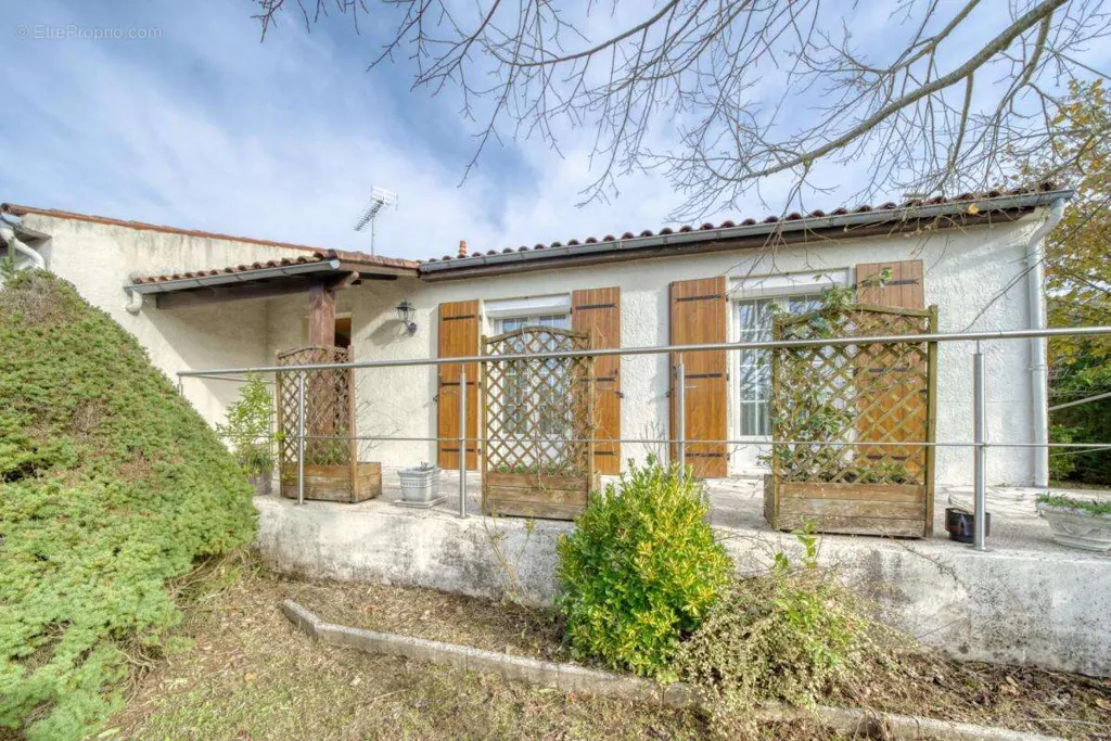 Välivaade - Charming House with Garden in Saintes