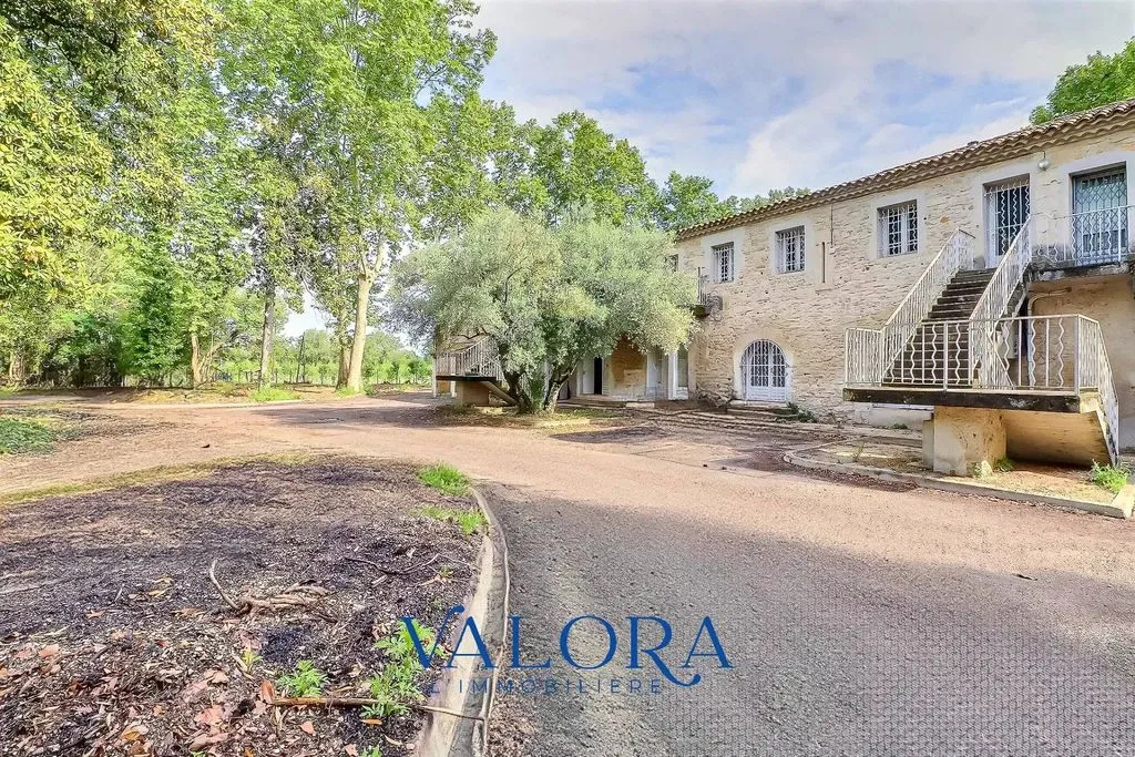 Aed - Luxury Hotel with Extensive Land in Nîmes