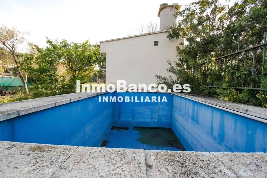 Bassein - Independent House with Pool in Godelleta