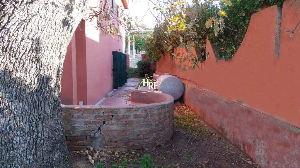Aed - Two-Storey Villa with Balcony in Fuscaldo