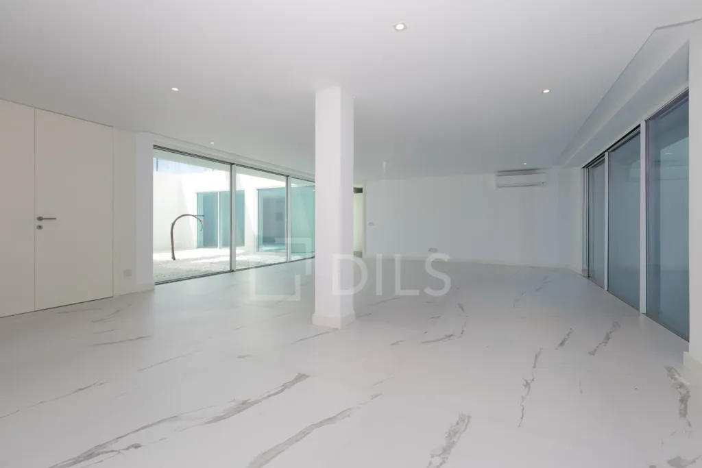 Living Room - Contemporary T5 with Pool in Loulé