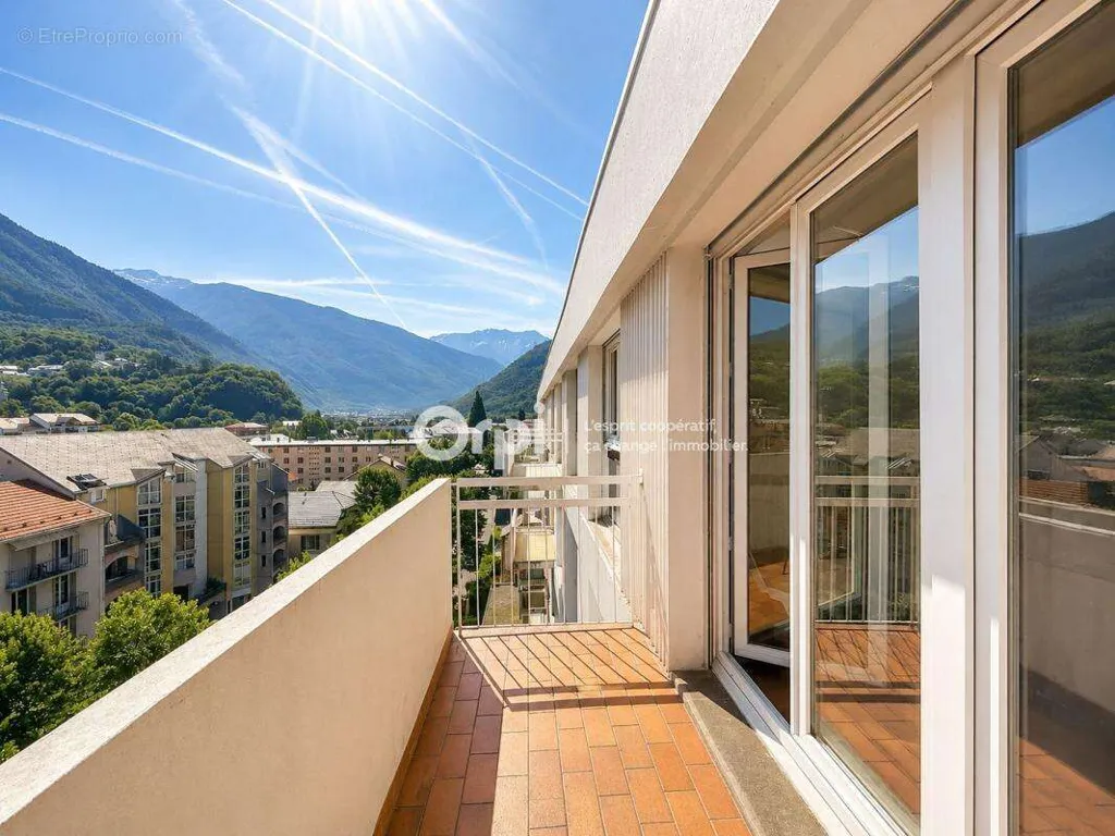 Balcon - Appartement Traversant avec Balcon à Albertville