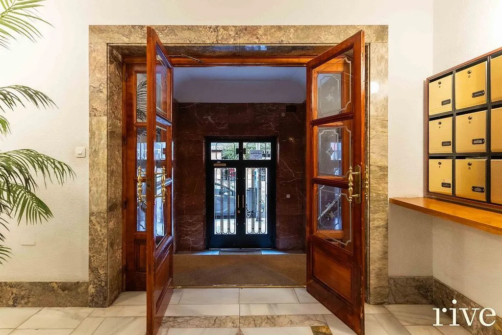 Entrée - Modernised Apartment with Balcony in Ríos Rosas