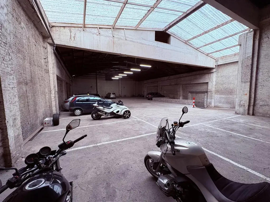 Garaaž - Parking Space on Upper Floor in Urban Area