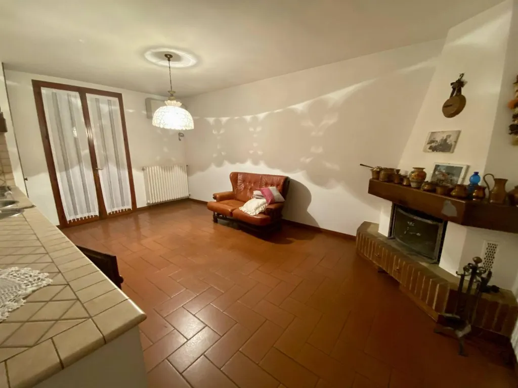 Kitchen - Significant Villa with Garden in Guastalla