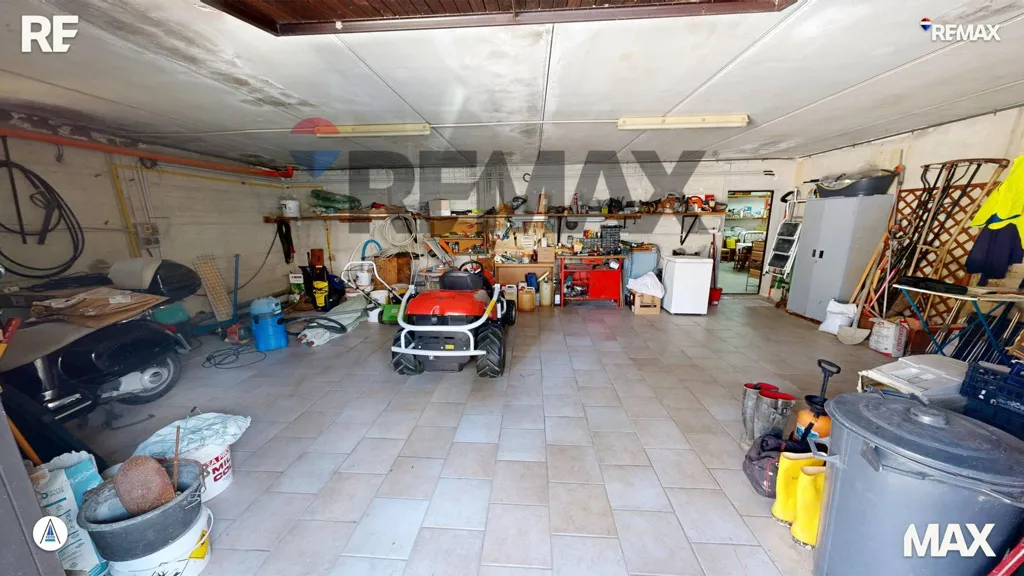 Garage - Agriturismo with Pool in Chiusi della Verna
