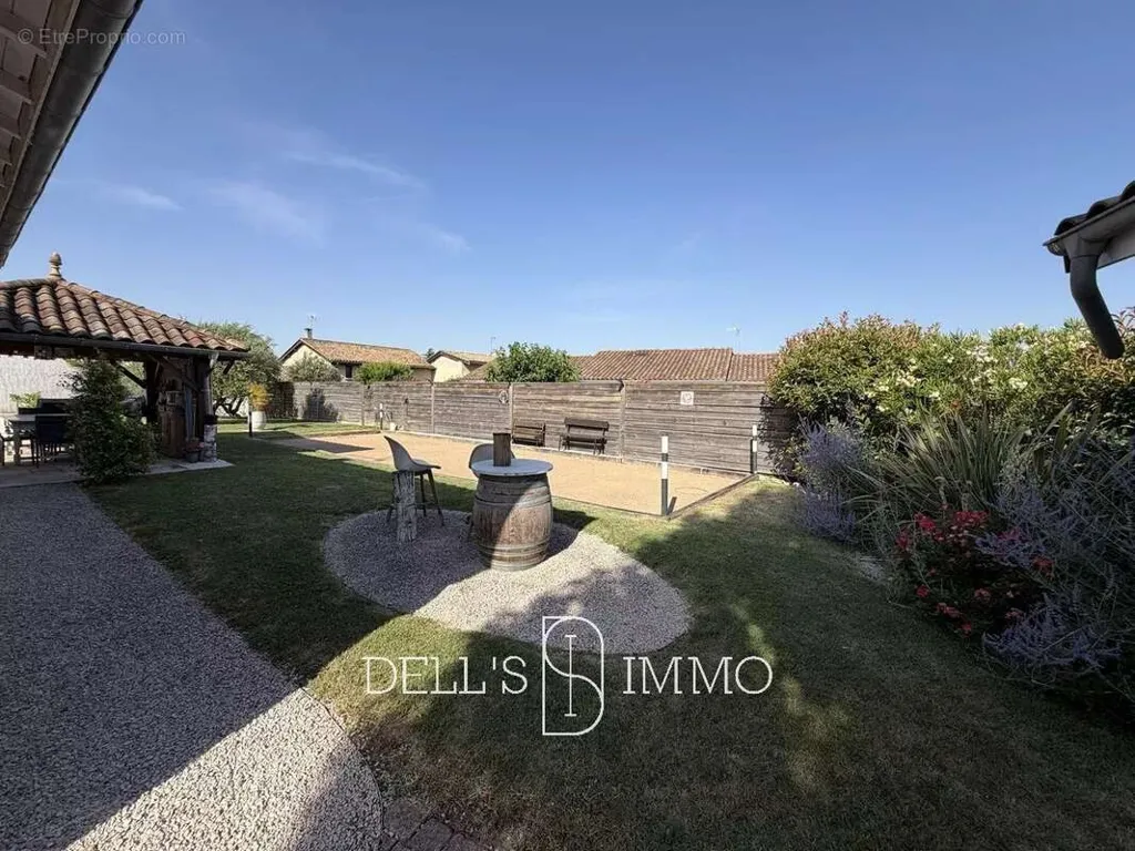 Aed - Quiet Duplex with Pool near Montmerle