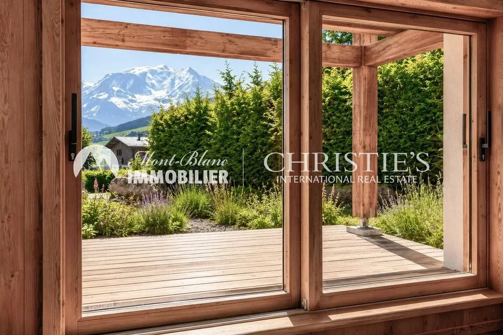 Luxury Flat with Mountain View in Ormaret