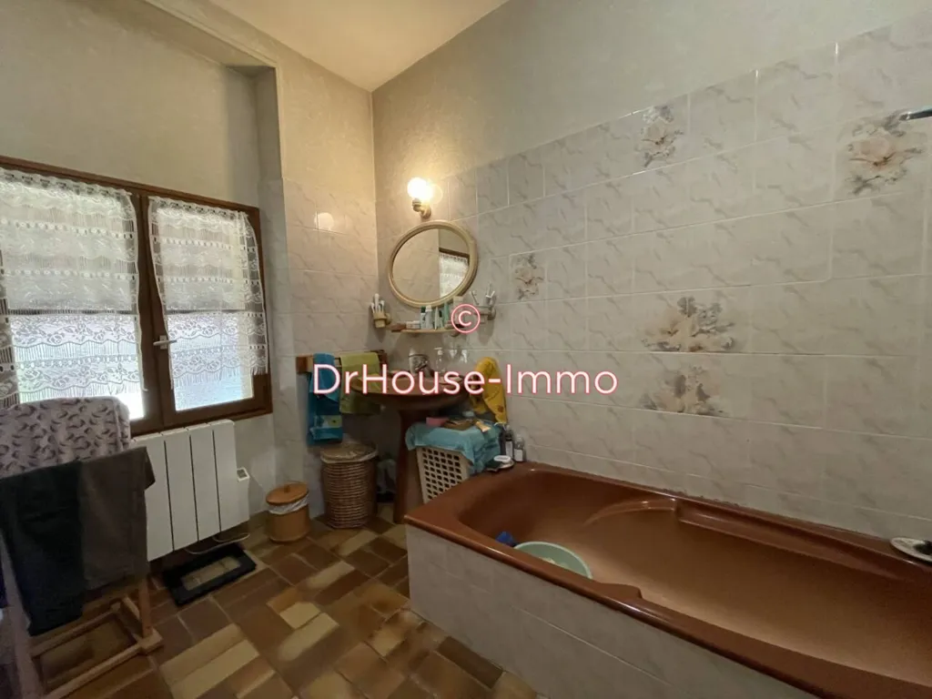 Salles de bain - Maison de Caractère avec Jardin Paysager à Choux