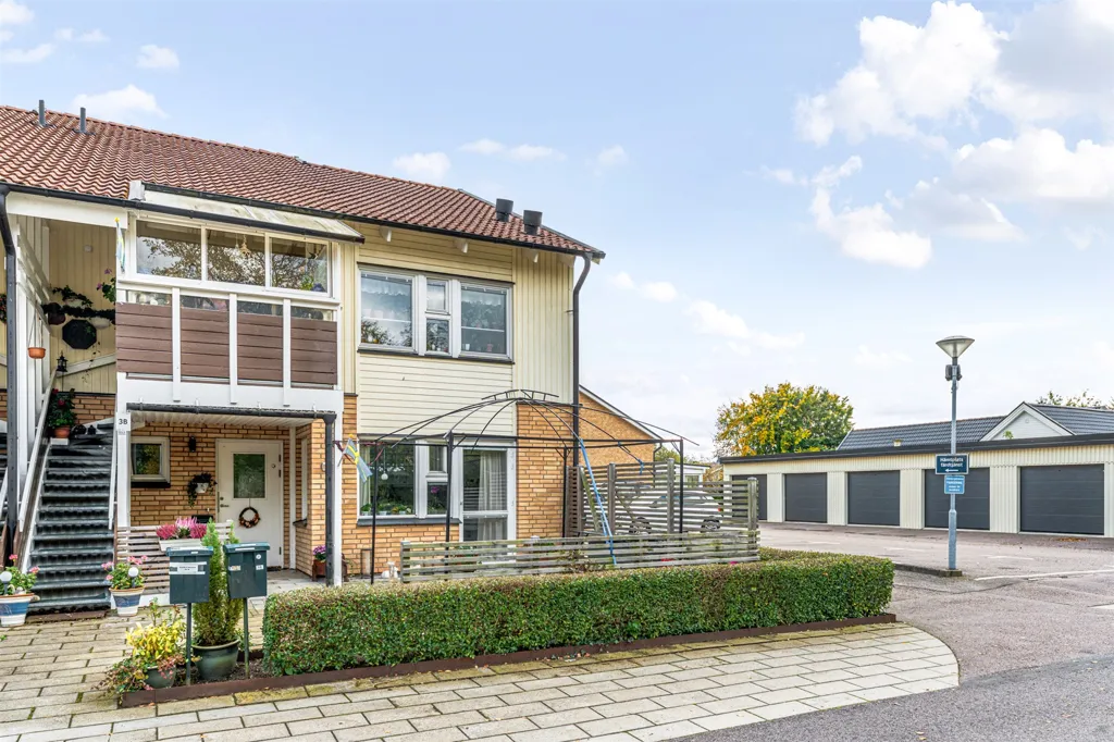 Extérieur - Bright Three-Bedroom Flat with Balconies in Ekeby