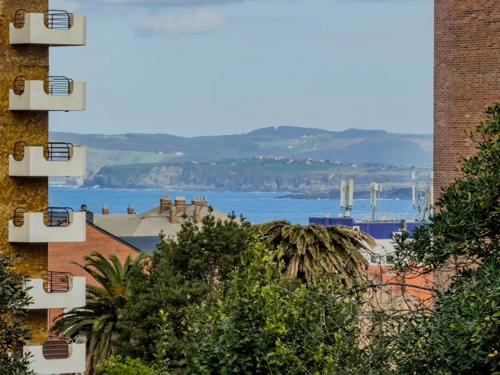 Rõdu - Modern Flat with Sea View in Valdenoja, Santander