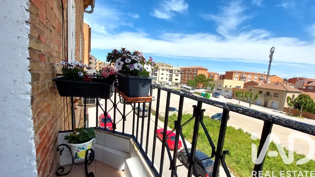 Balcon - Spacious 4-Bedroom Flat with Balcón in Calaf