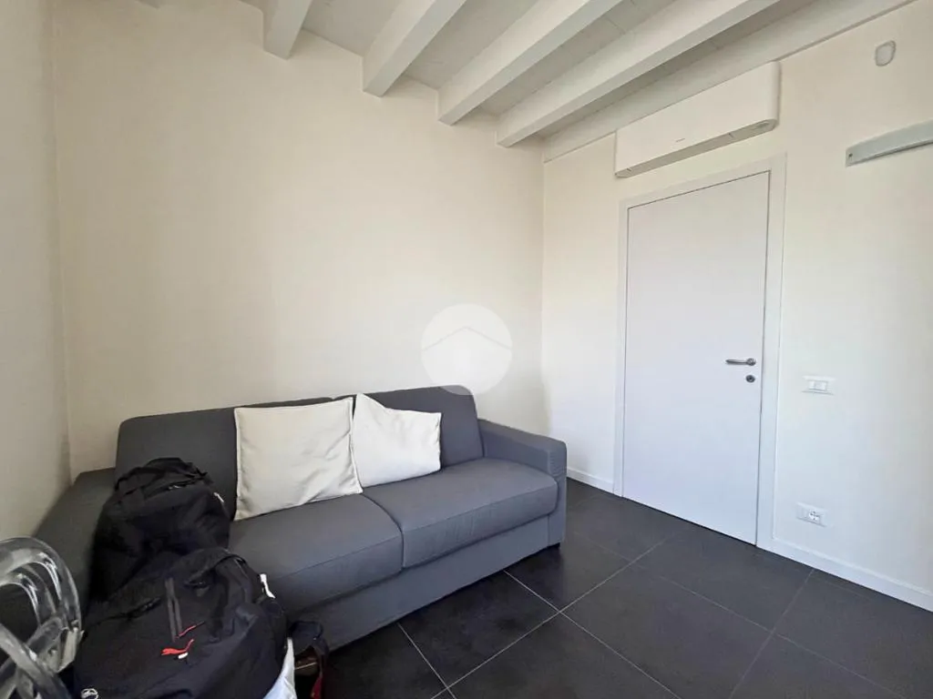 Séjour - Refined Two-Level Apartment with Lake View in Sarnico