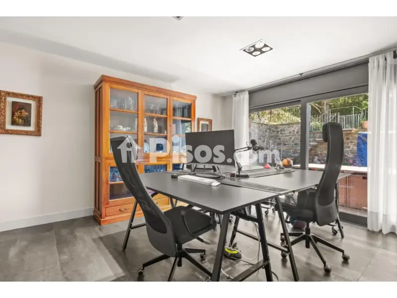 Kabinet - Chalet with Private Garden in Calle Anyós