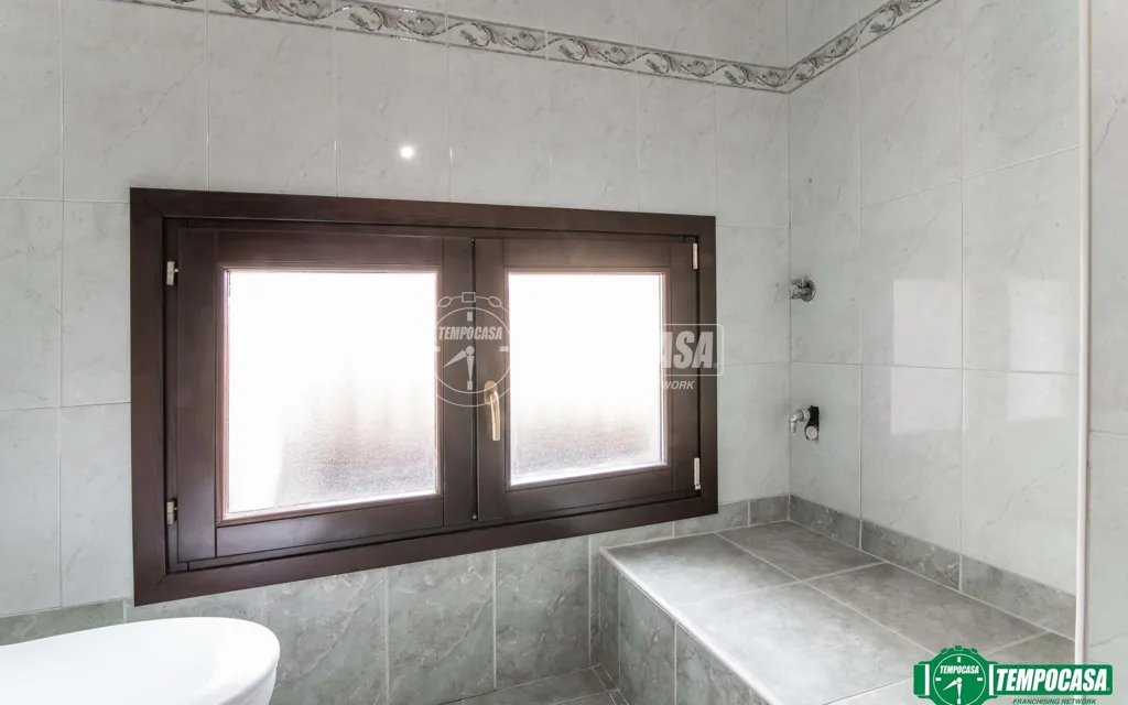 Bagni - Rustic-Style Flat with Balcony in Cerro Maggiore