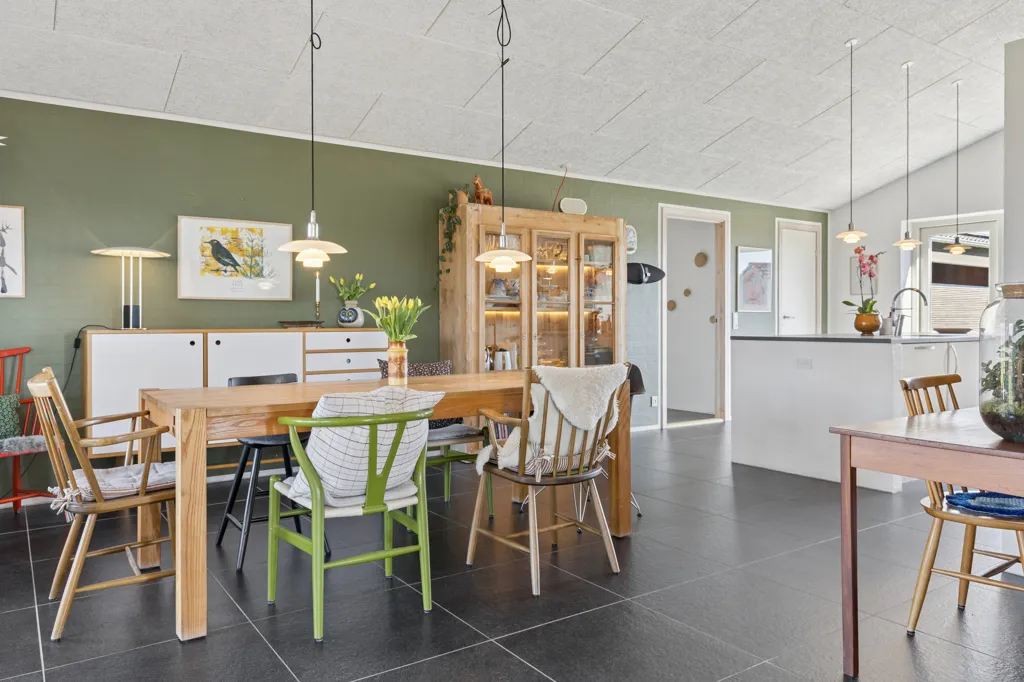 Söögituba - Two-Bedroom Villa with Carport in Bjert