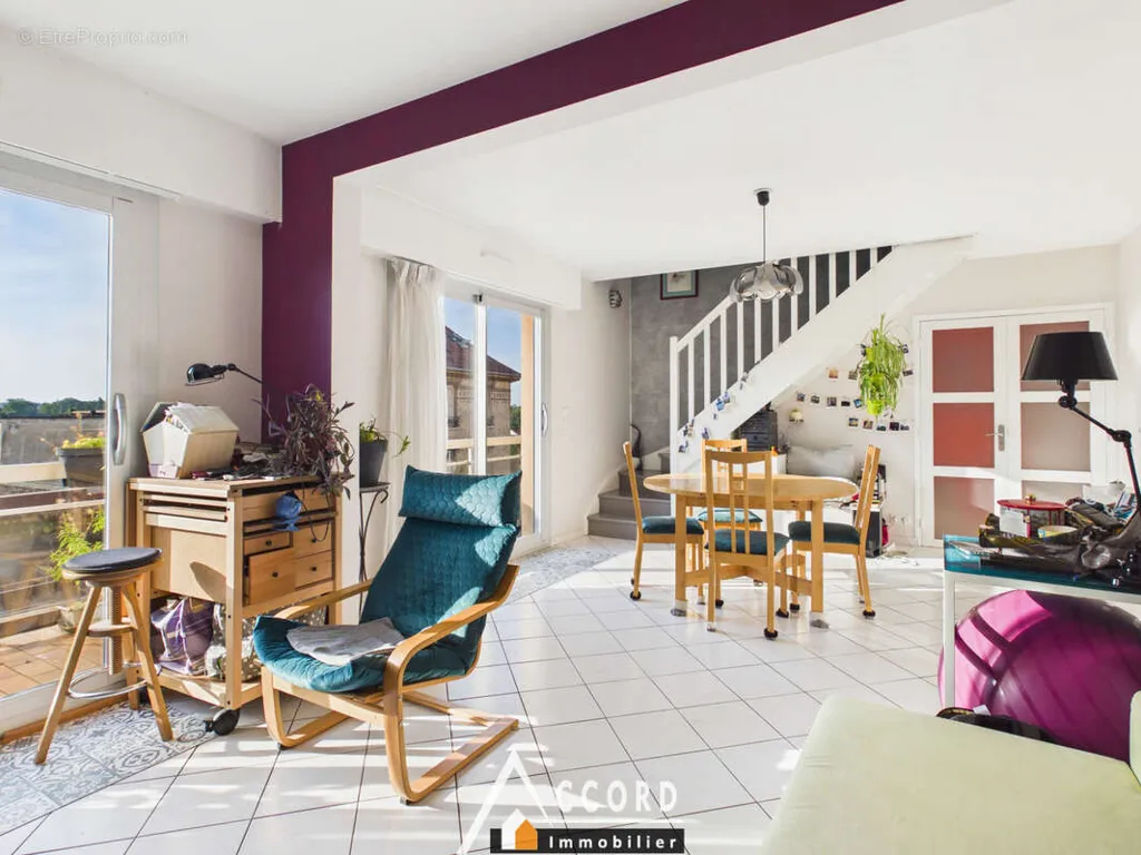 Soggiorno - Duplex Apartment with Balcony in Sartroville