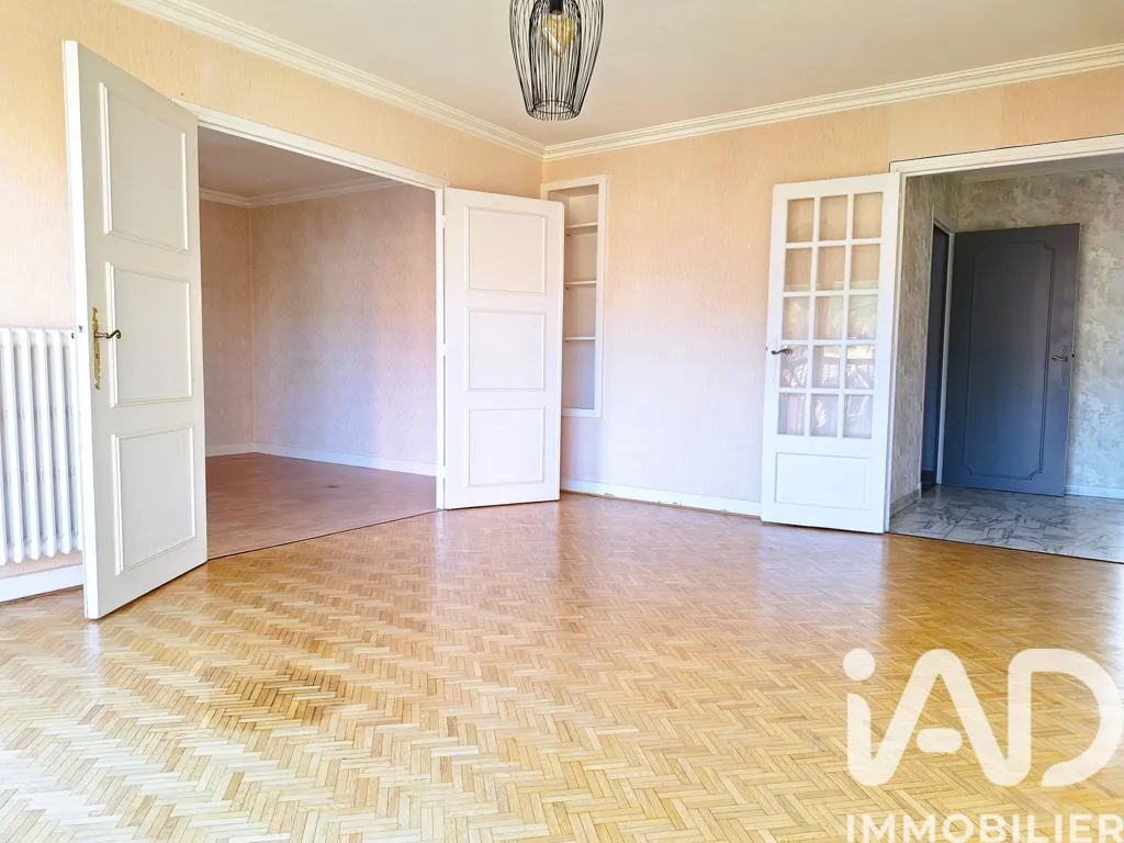 Elutuba - 4-Piece Apartment with Balcony in Cantal