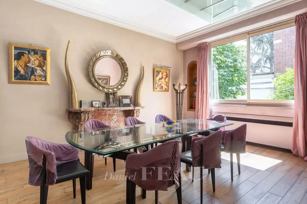 Söögituba - Mansion with Swimming Pool in Neuilly-sur-Seine