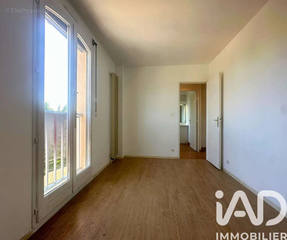 Toad - Apartment with Garage in Le Pontet