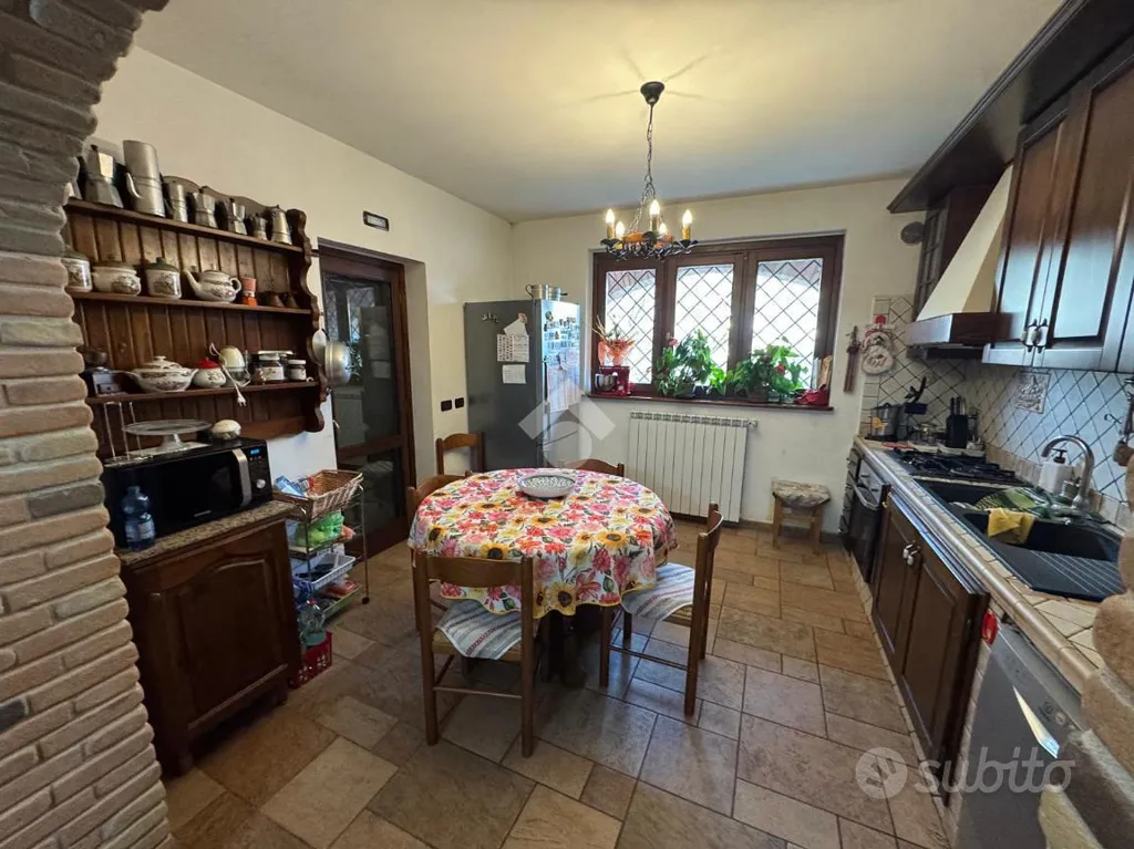 Söögituba - Single Villa with Garden in Capistrello