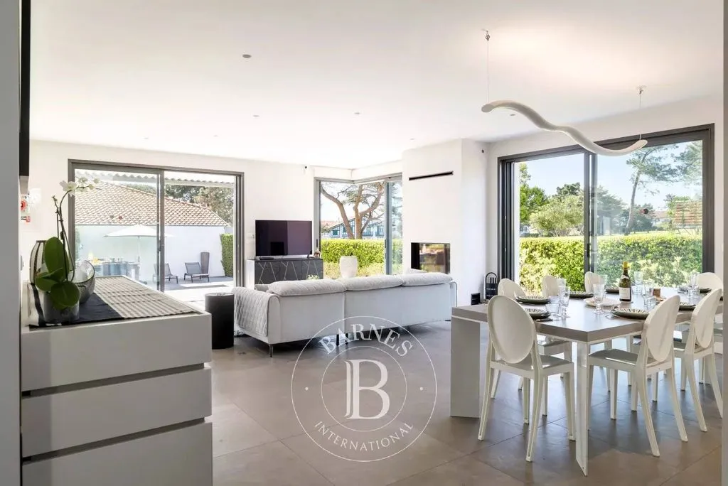 Salle à manger - Maison Luxueuse avec Piscine sur le Golf de Biarritz