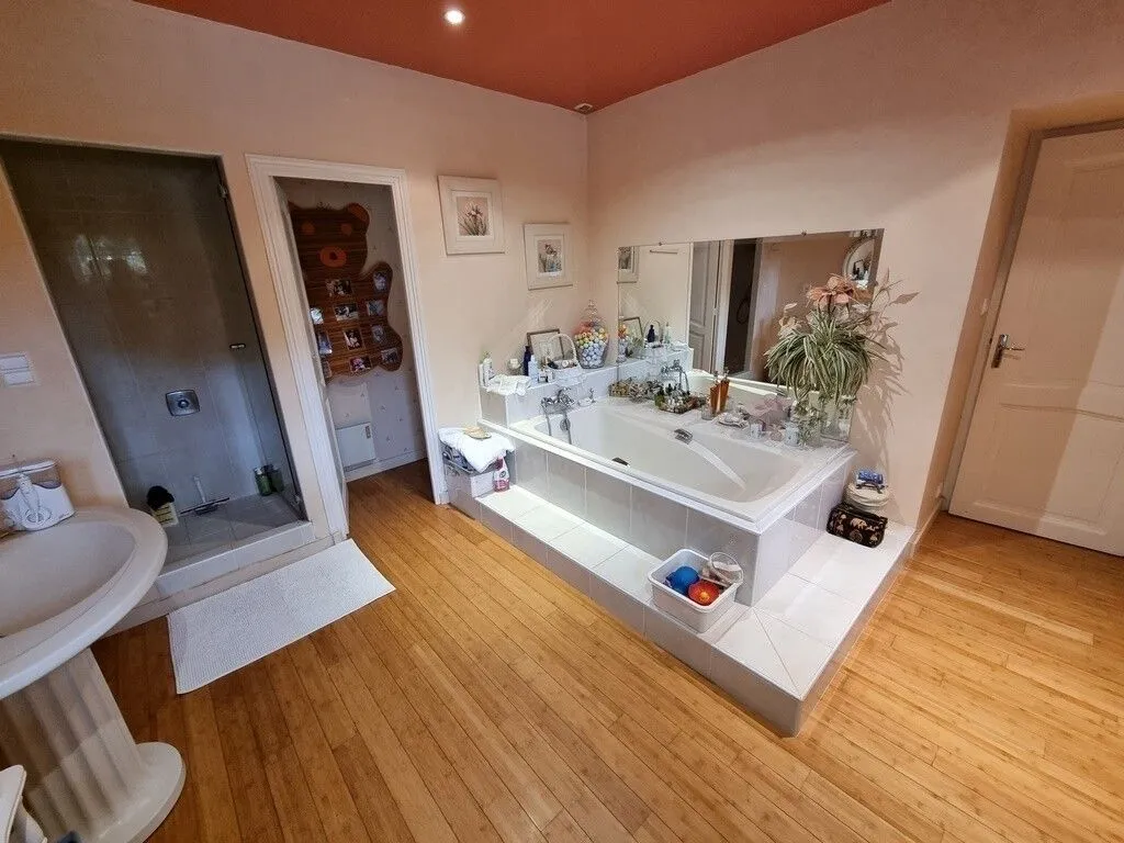 Vannitoad - Farmhouse with Equestrian Features in La Roche-Maurice