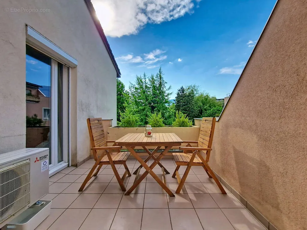 Terrazza - 3-Bed Apartment with Terrace in Gières