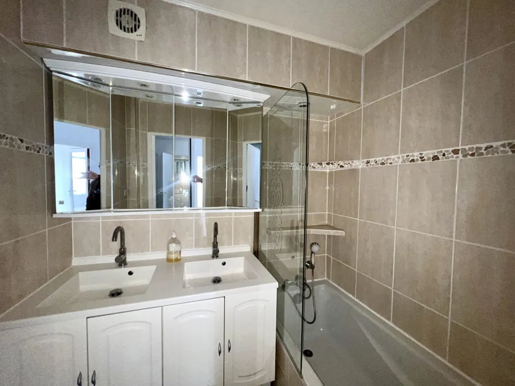 Salles de bain - Appartement 5 Pièces avec Balcon Centre-ville à Noisy-le-Sec