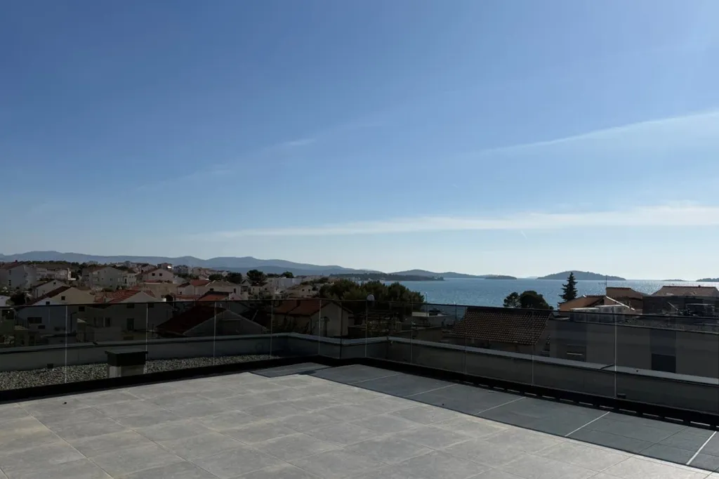 Terrass - Duplex Apartment with Sea View in Brodarica