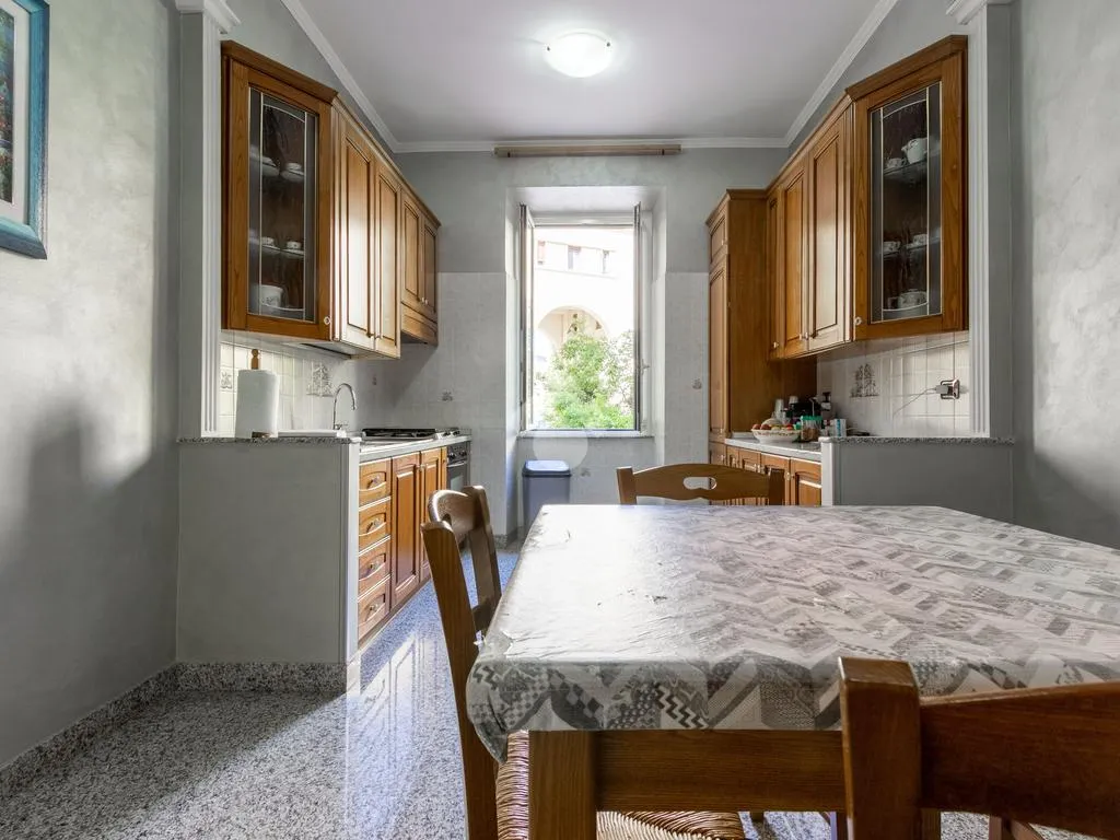 Salle à manger - 3-Room Apartment with Double Exposure in Rome