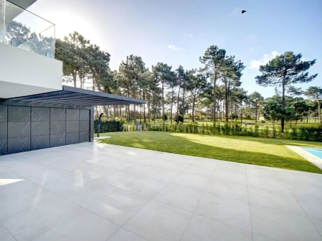 Bassein - Contemporary Villa with Golf View in Almada