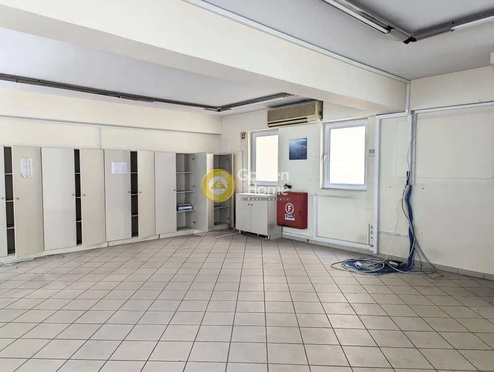 Rooms - Corner Office Building with Terrace in Plaka Square
