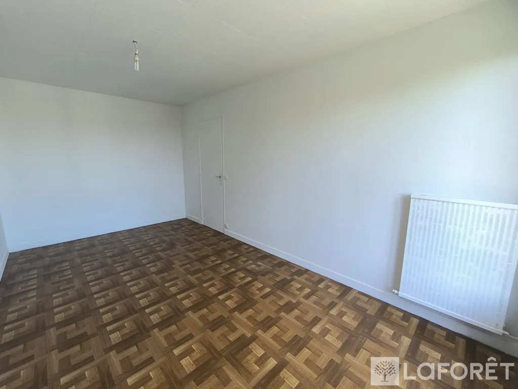 Toad - Refurbished 2-Bed Flat with Balcony in Reims