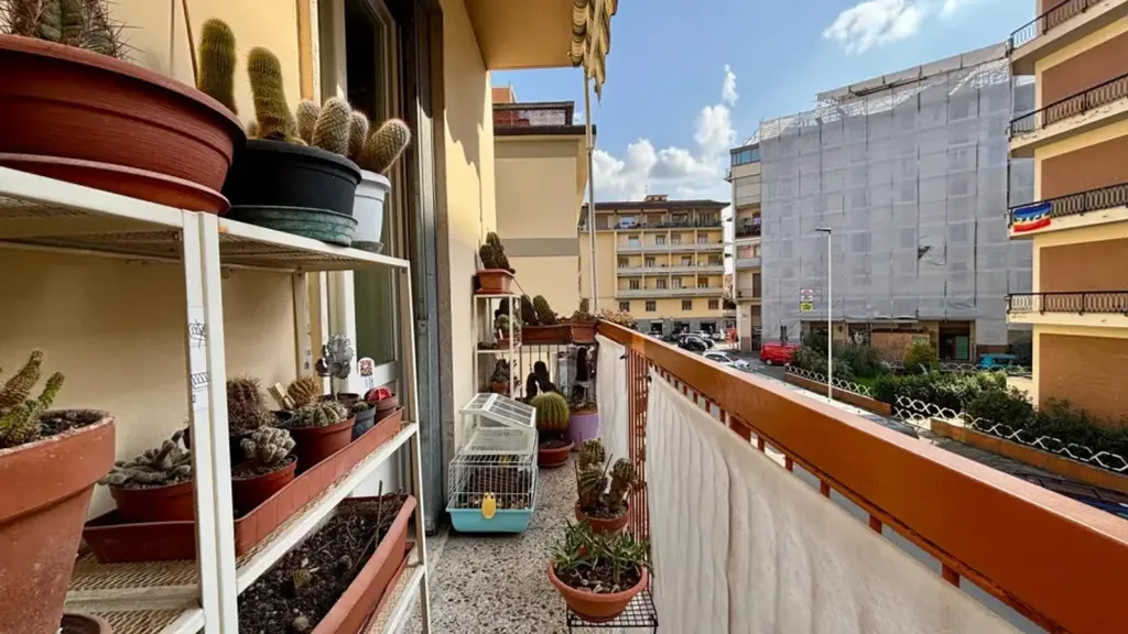 Rõdu - Rustic-Style Apartment with Balcony in Florence