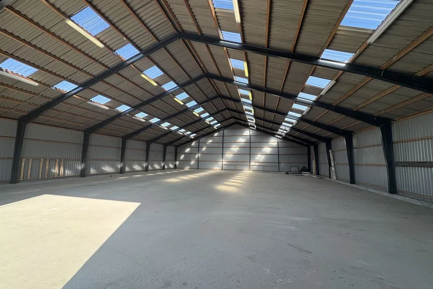 Toad - Warehouse with High Ceiling near Helsinge