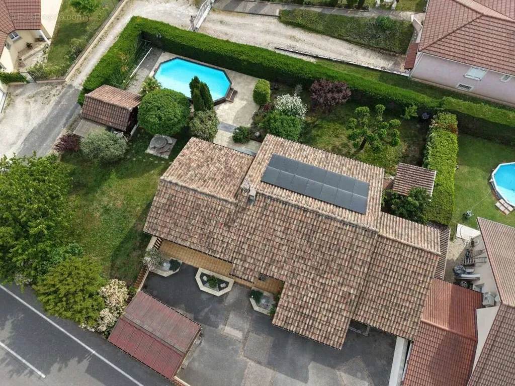 Vue aérienne - Maison de Plain Pieds avec Piscine à St Marcellin