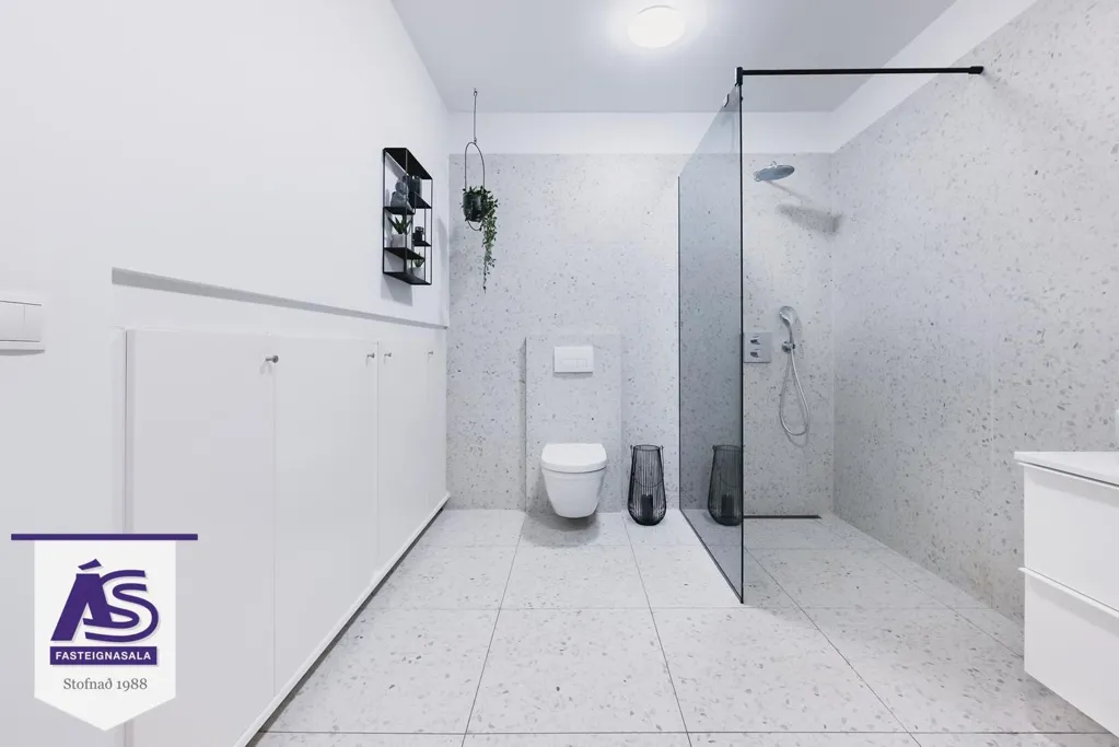 Bagni - Newly Built Duplex with Garden in Skarðshlíð