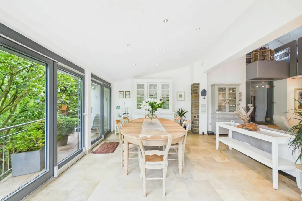 Dining Room - Detached House with Private Duplex in Mersch
