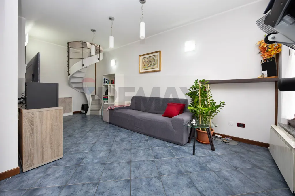 Elutuba - Duplex Apartment with Terrace in Zelo Buon Persico