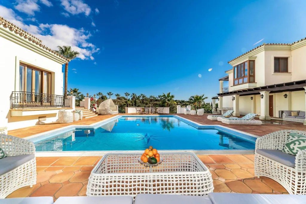 Piscine - Luxury Villa with Pool in Estepona