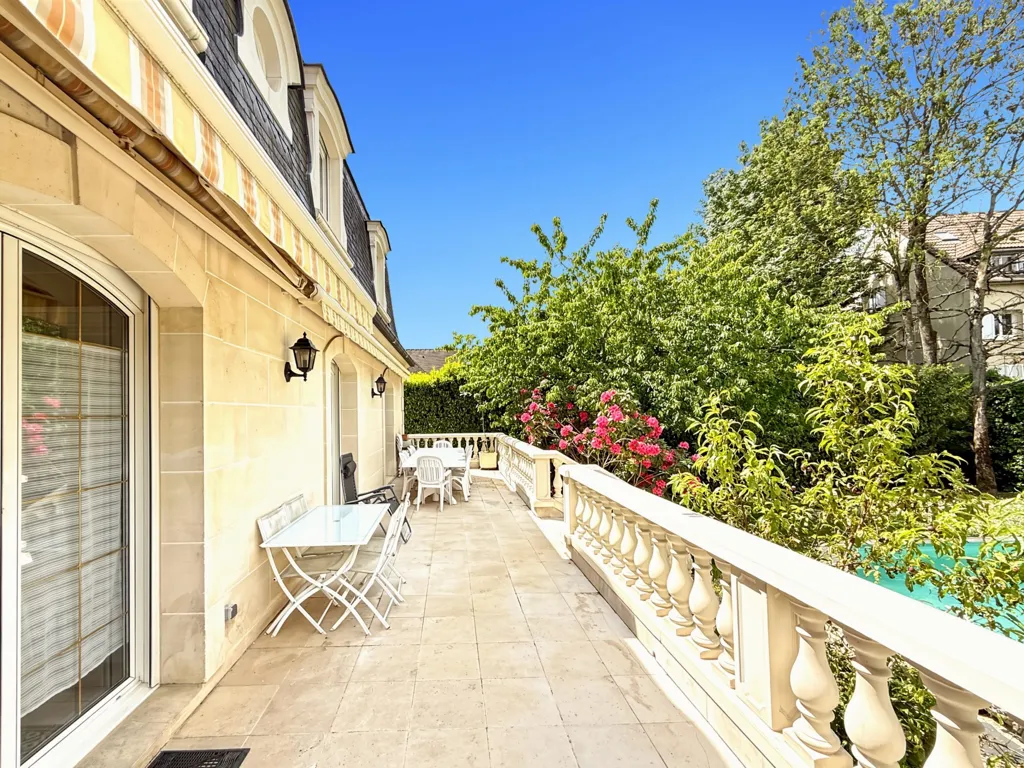 Terrass - Mansart with Pool in Plessis-Trevise