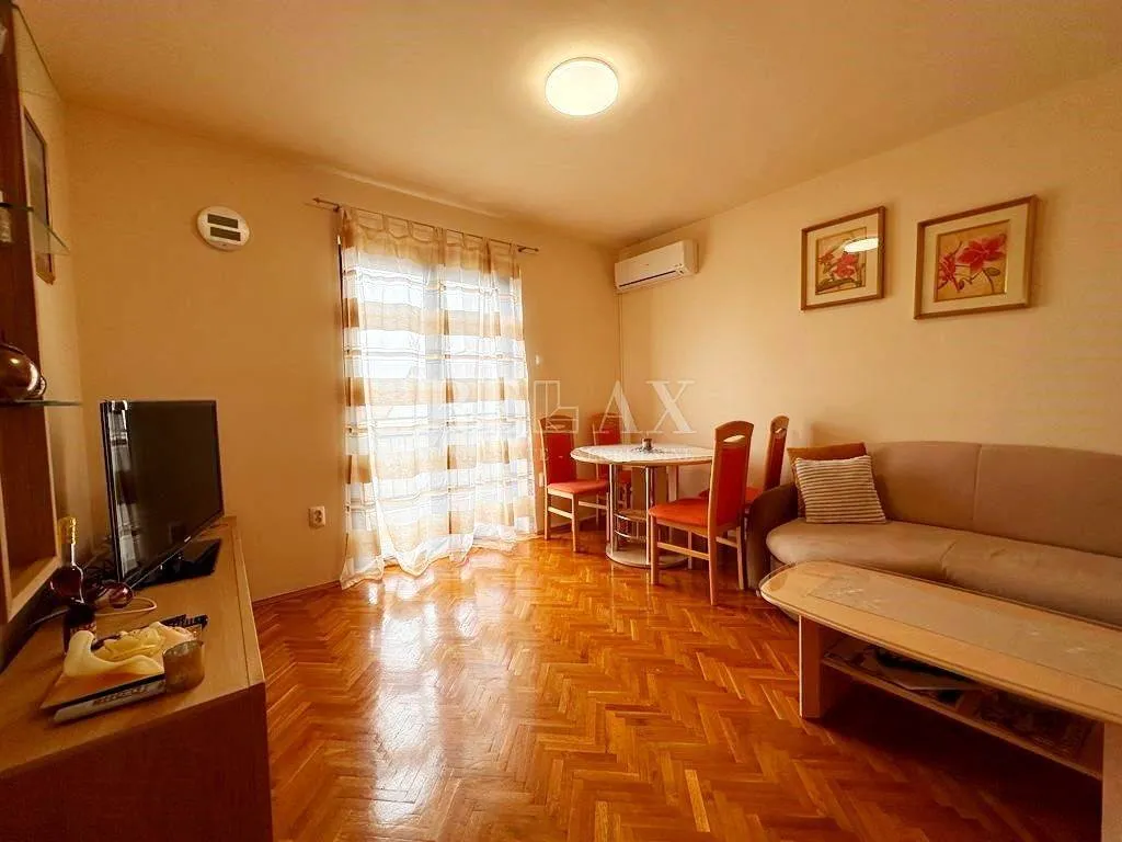 Séjour - Apartment with Private Garden in Crikvenica Centre