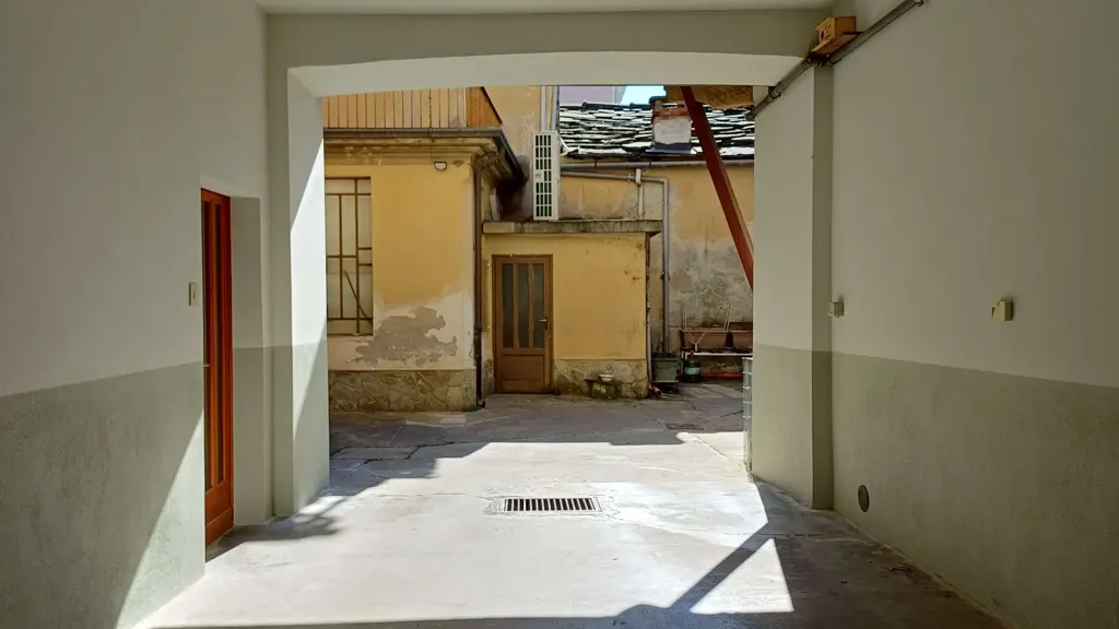 Esik - Semi-detached House with Garden in Corio