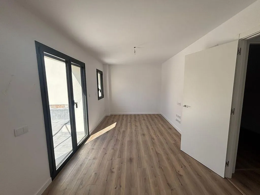 Pièces - Modern Flat with Parking in Sabadell