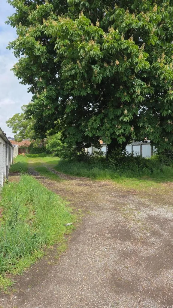 Välivaade - Secure Garage with Shared Facilities in Residential Zone