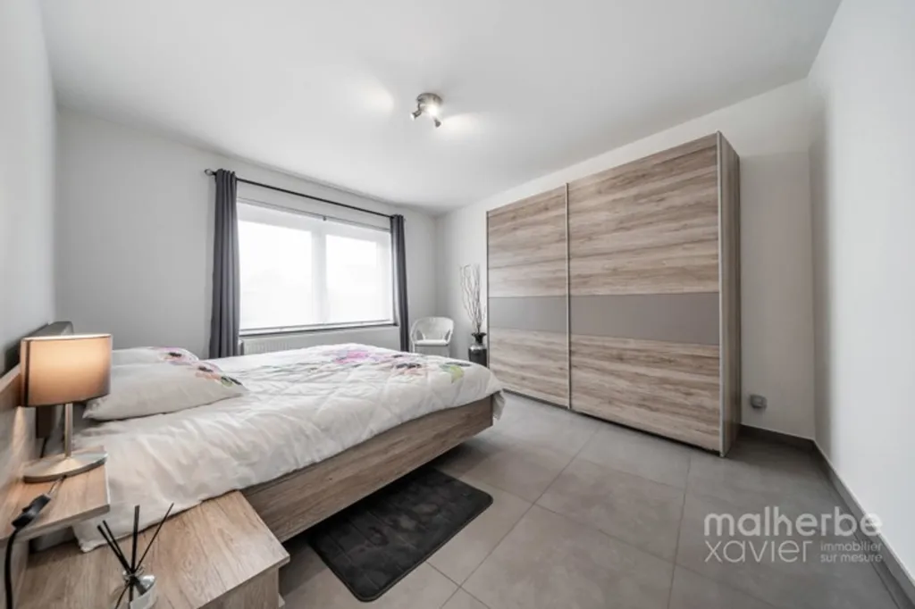 Chambres - Ensemble Immobilier Rénové avec Habitation et Garages à Elsenborn