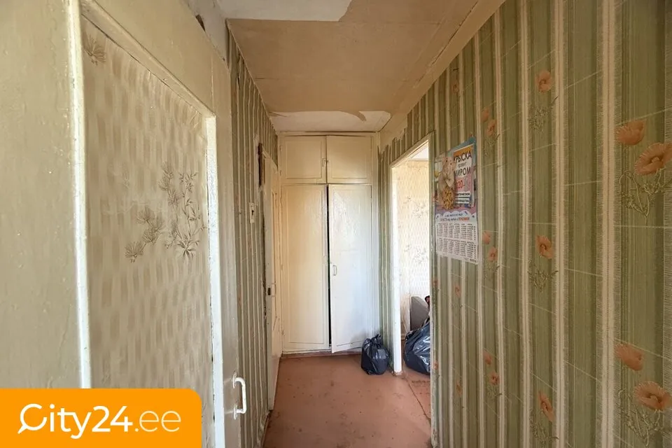 hallway_entrance